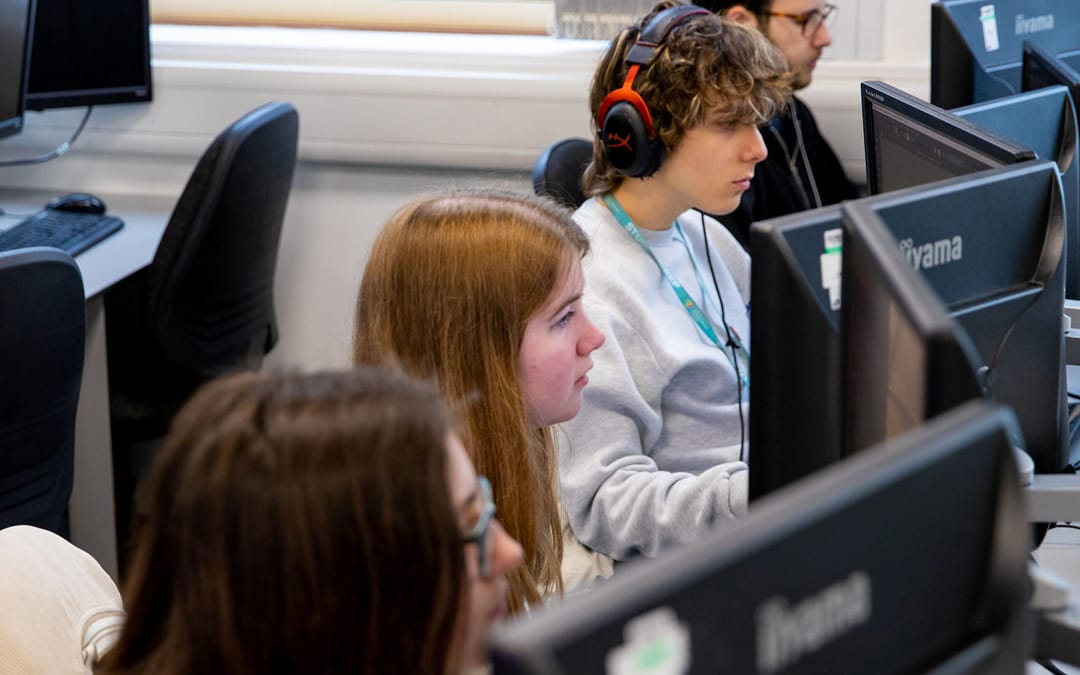 Heart of Worcestershire College launches groundbreaking AI resource hub for businesses!